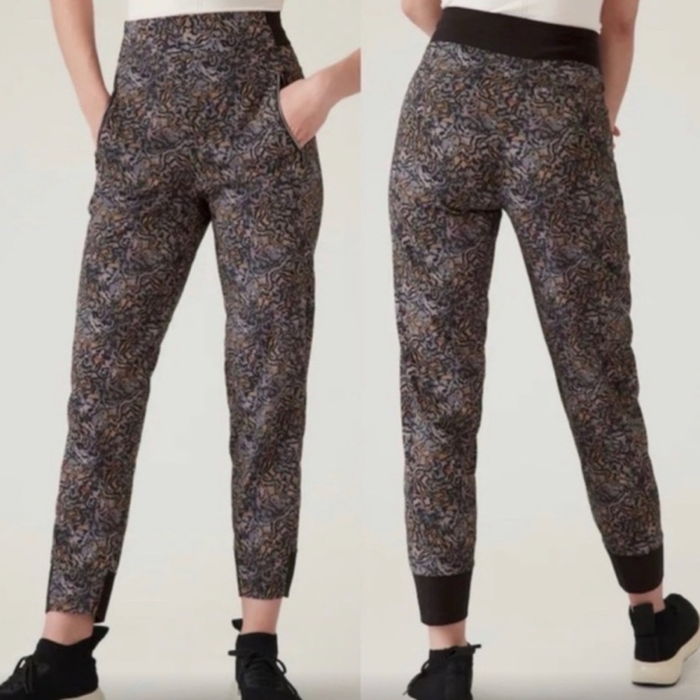 Athleta Trekkie Jogger Pants — kinetic abstract print